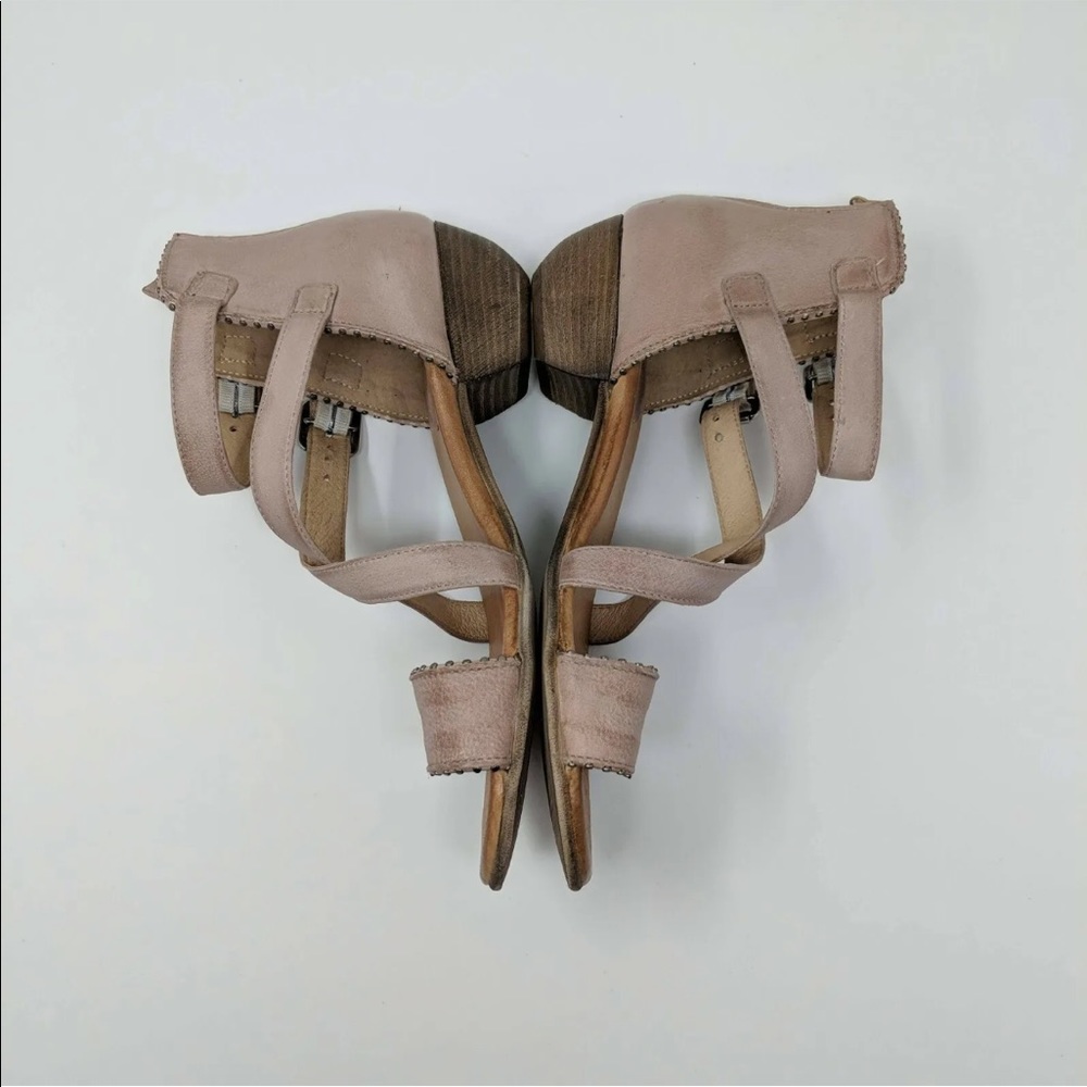 Miz mooz sandal size 9.5 worn twice - Picture 3 of 3